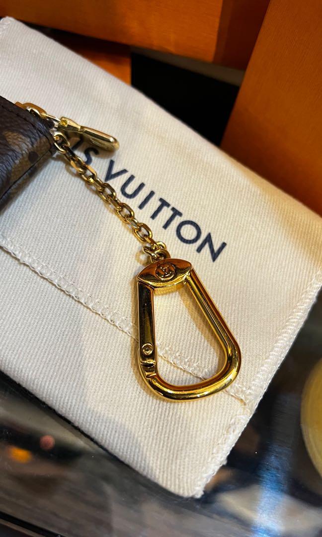 LV key cles pouch monogram (Category: Luxury Bags & Wallets) located in Cavite. Submitted by rraaa32 (Listing ID 1175920883, Image 2). Description: Date code 2021 Used once Super clean Complete inclusion.