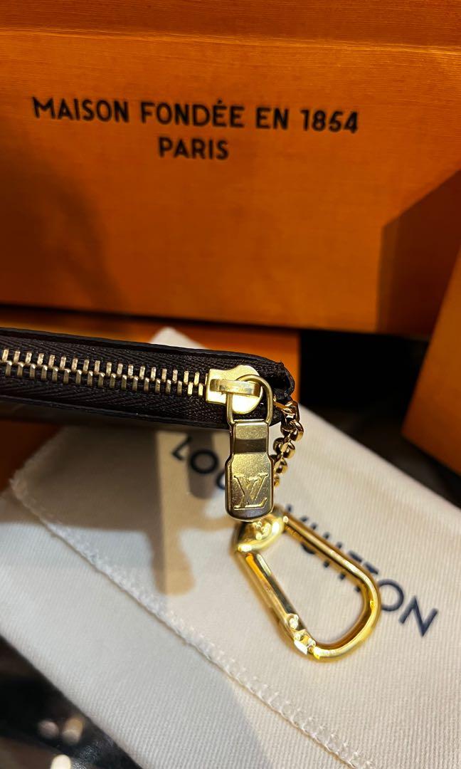 LV key cles pouch monogram (Category: Luxury Bags & Wallets) located in Cavite. Submitted by rraaa32 (Listing ID 1175920883, Image 3). Description: Date code 2021 Used once Super clean Complete inclusion.