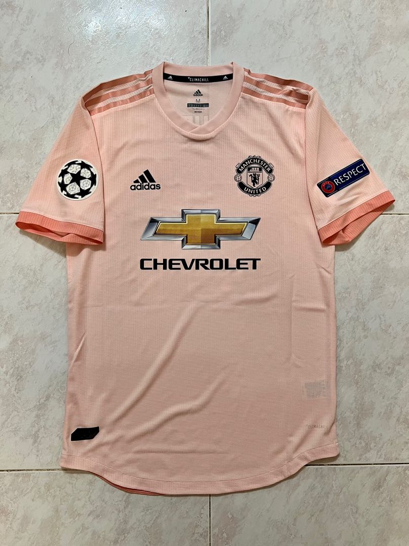 Manchester United away shirt 18 19 pink Ander Herrera