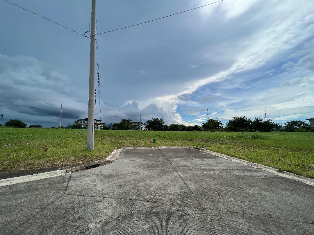 MIRALA NUVALI RESIDENTIAL LOT (Category: Lot) located in Makati City. Submitted by ayen.uy (Listing ID 1175937416, Image 2). Description: FOR SALE: NEW IN THE MARKET!!! RARE HIGH END RESIDENTIAL LOT FOR SALE IN NUVALI!!! MIRALA NUVALI - RESIDENTIAL LOT - 586sqm - Facing East - Located in a Cul-de-sac - Near Village Clubhouse - Near Secondary Gate - Fronting directly a pocket park ASKING PRICE: P21,682,000 slightly negotiable FOR VIEWINGS, PLEASE 