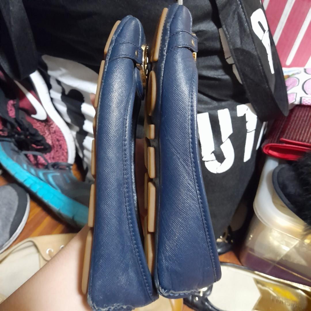 navy blue michael kors shoes, Women's Fashion, Footwear, Flats & Sandals on  Carousell