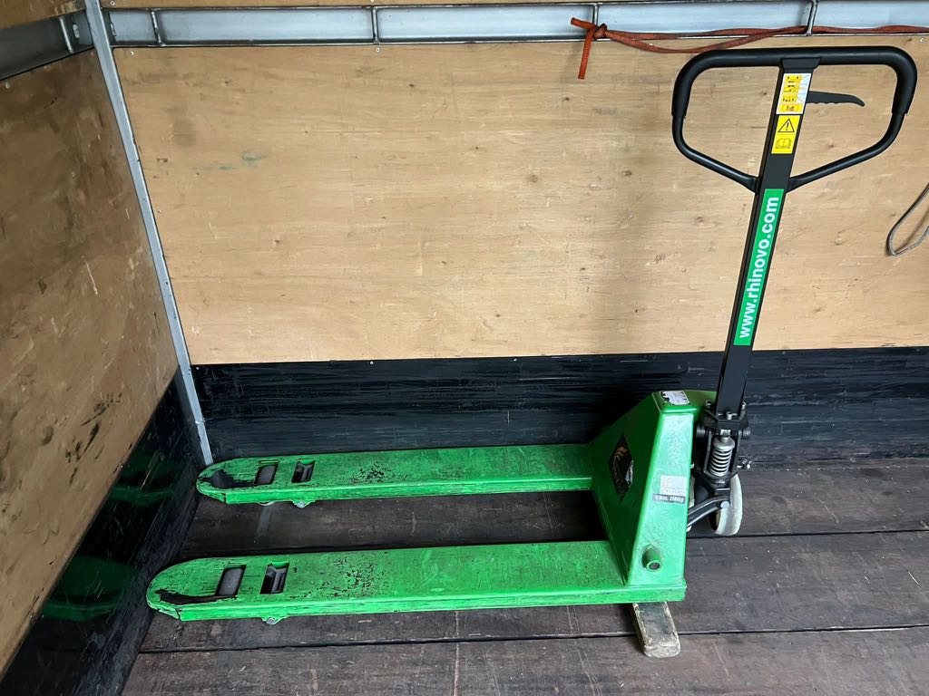 Pallet Jack 2.5Ton, Everything Else on Carousell