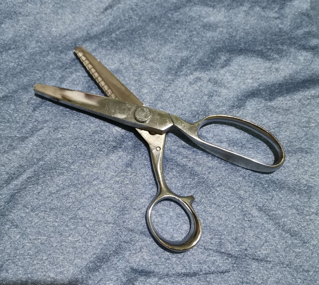 Pinking shears, Hobbies & Toys, Stationary & Craft, Craft Supplies