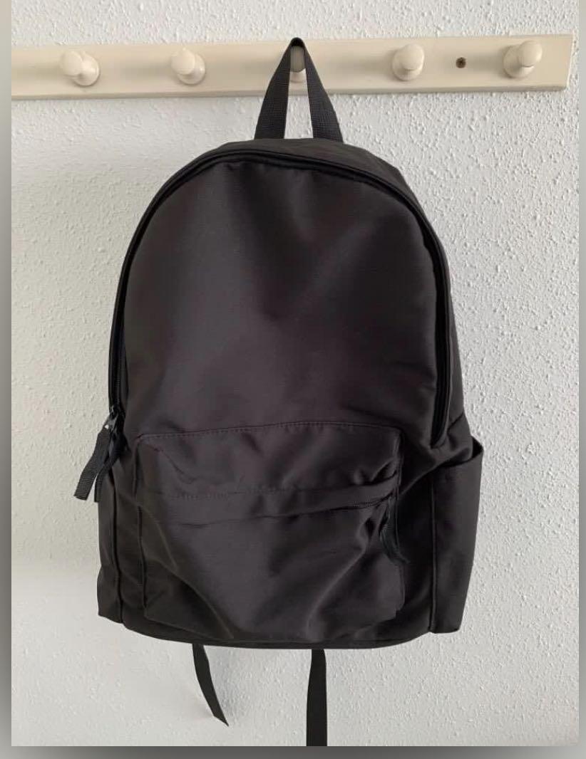 Plain black backpack, Women's Fashion, Bags & Wallets, Backpacks on Carousell