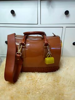 (Kategori: ) berada di . Dikirim oleh SERBADA9B (ID iklan 1175953402, Gambar 1). Deskripsi: .