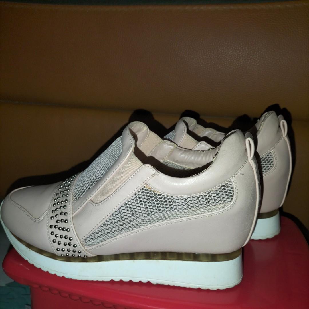 Saurin shoes clearance