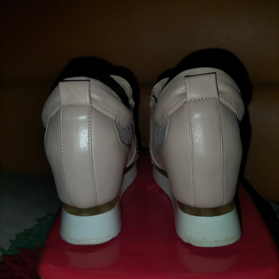 Saurin shoes hotsell