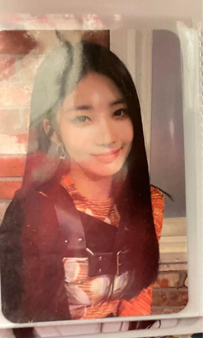sihyeon everglow photocard Hobbies Toys Collectibles Memorabilia