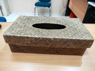 Tissue holder