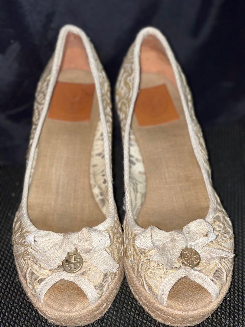 Tory Burch Beige Jackie Embroidered Lace Wedge Espadrille, Women's Fashion,  Footwear, Wedges on Carousell
