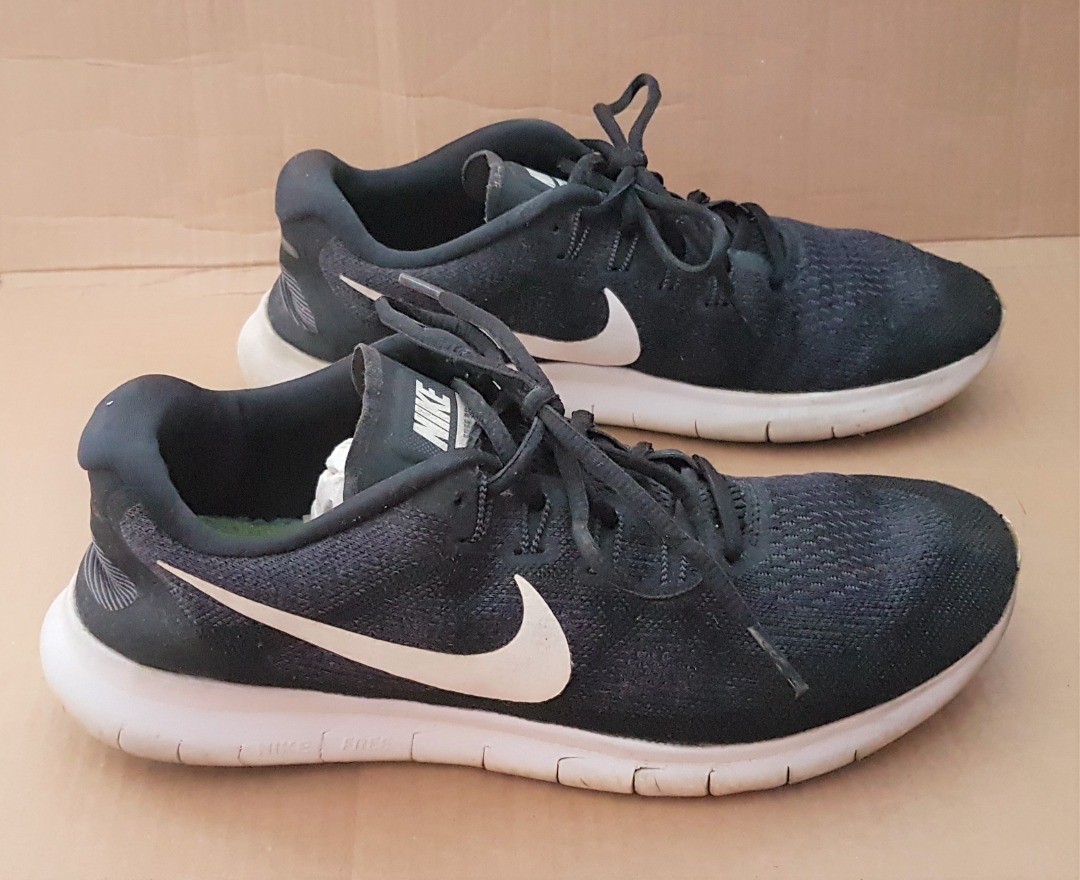 White nike shop free run 217