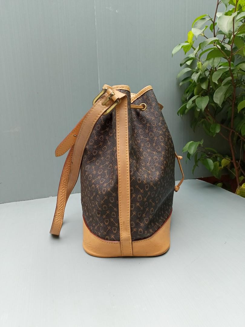 WHY Bucket Bag Preloved, Barang Mewah, Tas & Dompet di Carousell