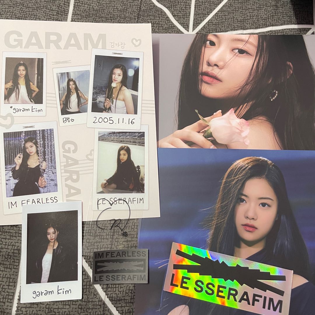 LE SSERAFIM First Moment in Your Hands