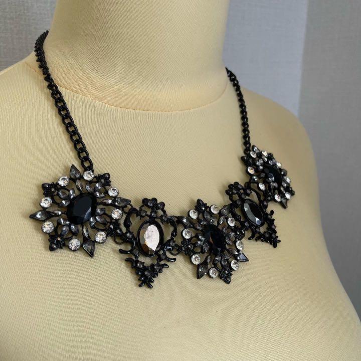 Black Necklace, Fesyen Wanita 