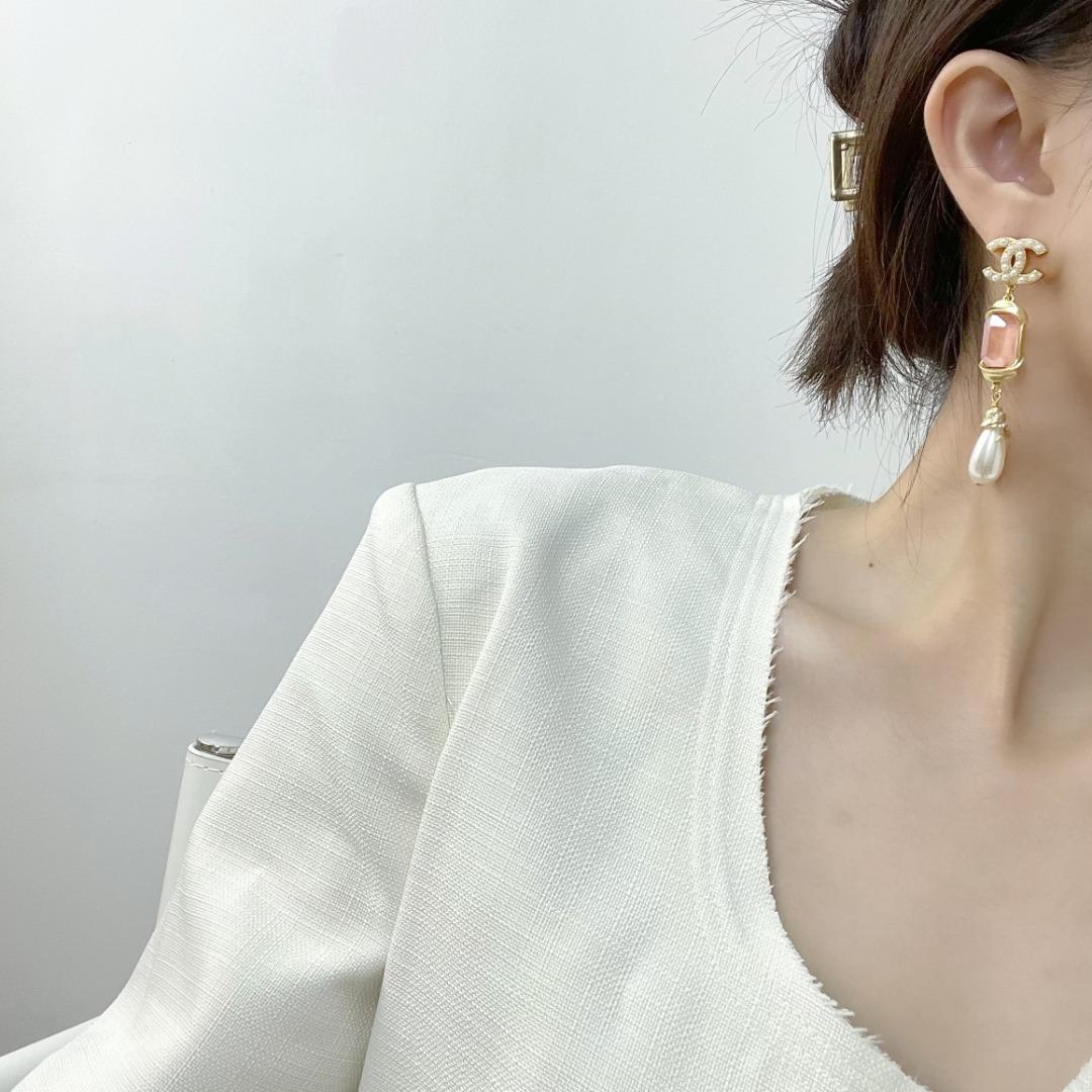 Chanel double discount c pearl earrings