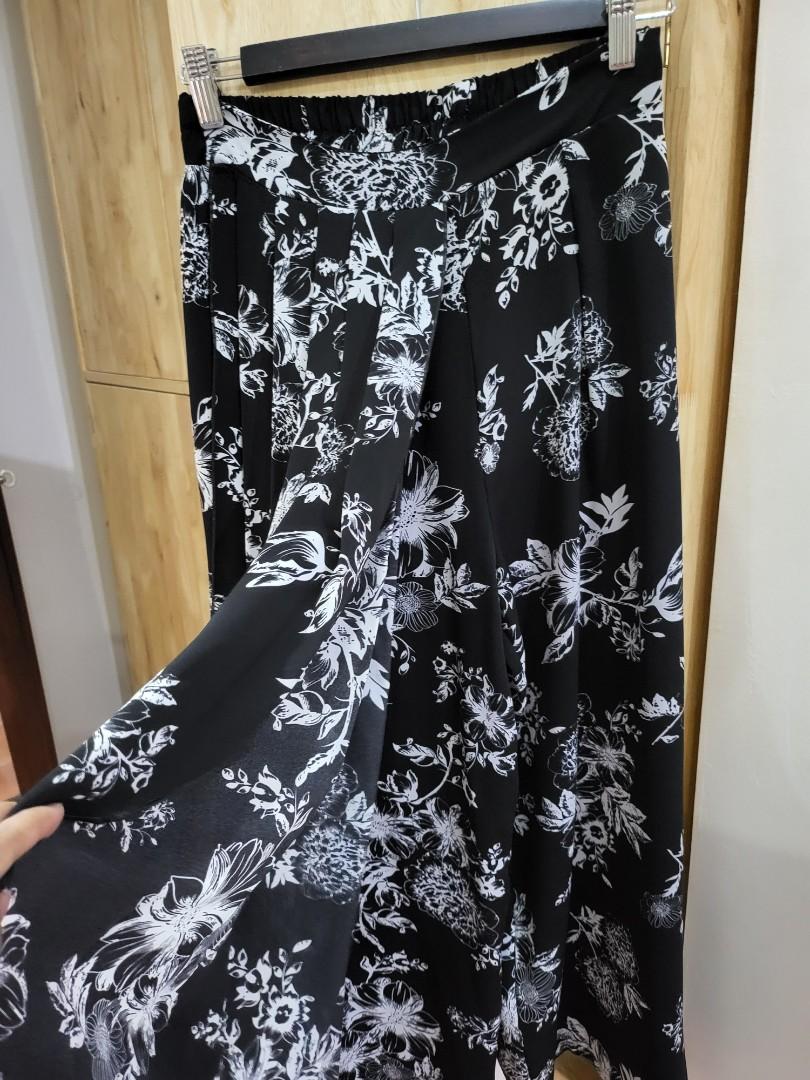 Floral square pants (Category: Other Bottoms) located in Caloocan City. Submitted by joyedar (Listing ID 1177785608, Image 2). Description: bought in Bangkok still in very good condition.