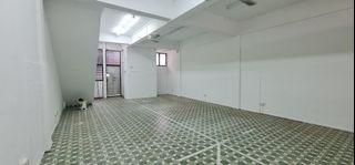 Cheap! Cheap! ShopHouse + Living Quarters - 226E Ang Mo Kio Unit For Sales at an Good Price!!