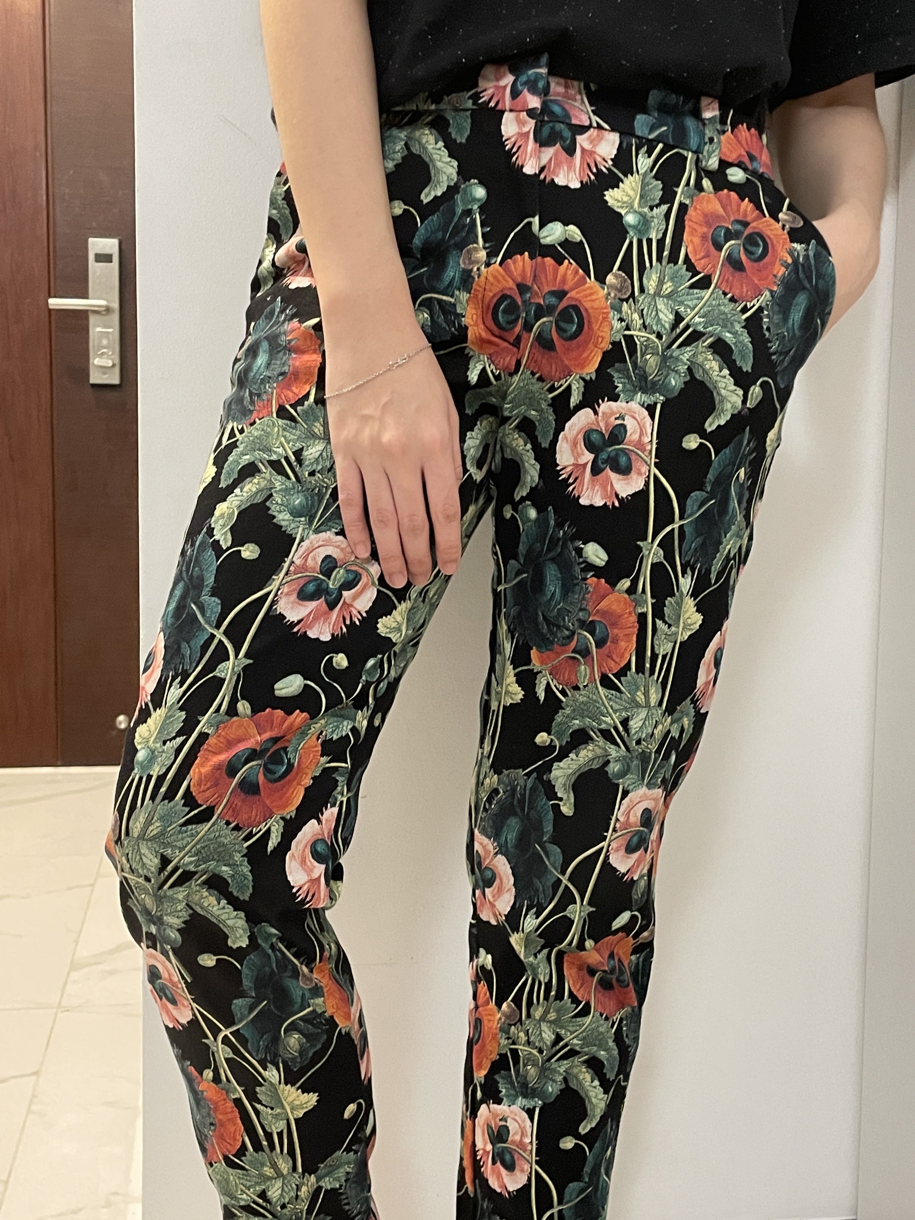 H M FLORAL PANTS Fesyen Wanita Pakaian Wanita Bawahan di Carousell
