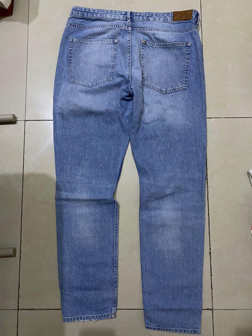 H&M Midrise Ripped Jeans (Category: Jeans) located in Manila. Submitted by beashops (Listing ID 1177801843, Image 2). Description: H&M Size: US 31 Used 2x .
