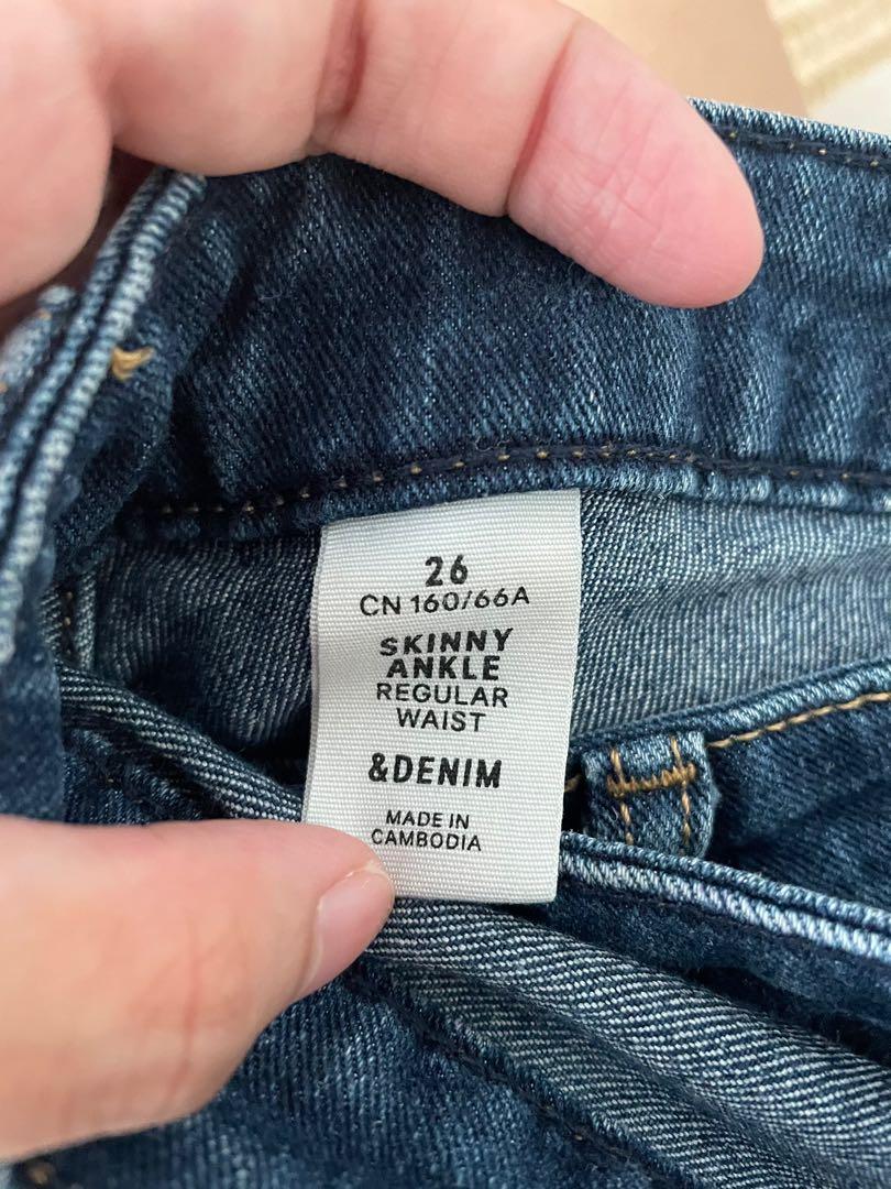 H&M navy skinny jeans (Category: Jeans) located in Makati City. Submitted by ella.sun (Listing ID 1177799236, Image 1). Description: Loved these jeans! They were with me through a lot! Haha! However they’re too tight for me na 😅.