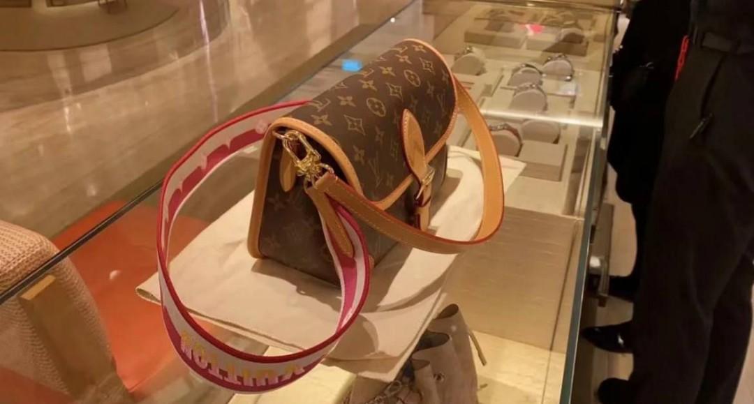 Diane cloth handbag Louis Vuitton Brown in Cloth - 35517850