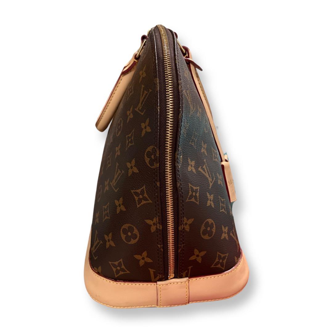 LV Alma MM Monogram (Category: Luxury Bags & Wallets) located in Dagupan City. Submitted by tinyap88 (Listing ID 1177706677, Image 3). Description: Excellent Condition comes with dustbag and original box Rating:9/10.