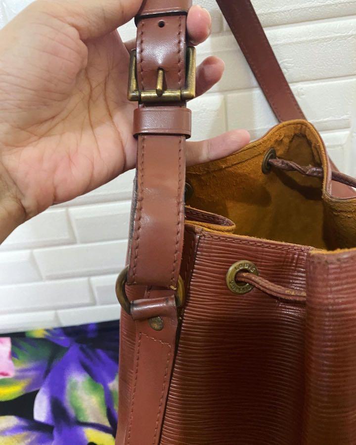 Lv epi noe (Category: Luxury Bags & Wallets) located in Calamba. Submitted by aliehs18 (Listing ID 1177657922, Image 3). Description: ❤️Pabenta corner: ✨Lv epi noe (pm size) ✨Recolored na po siya.maayos nmn pagkkacolor, sa strap may mga pacracks na, sa string niya ganon din po may sign of usage po, pero malinis po loob. 💯Original ✨Moneyback guarantee if proven fake ✨14,500php‼️(slightly neg.).