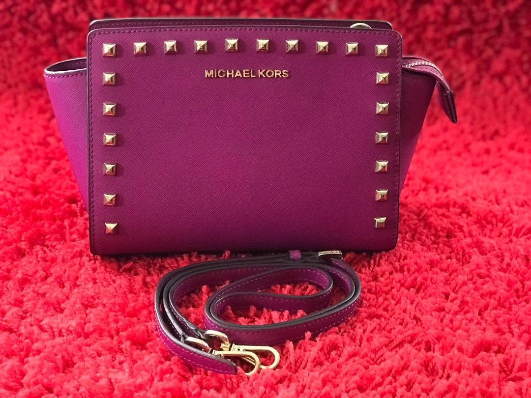 Michael Kors Ava Extra-Small Saffiano Leather Crossbody Bag, Women's  Fashion, Bags & Wallets, Cross-body Bags on Carousell