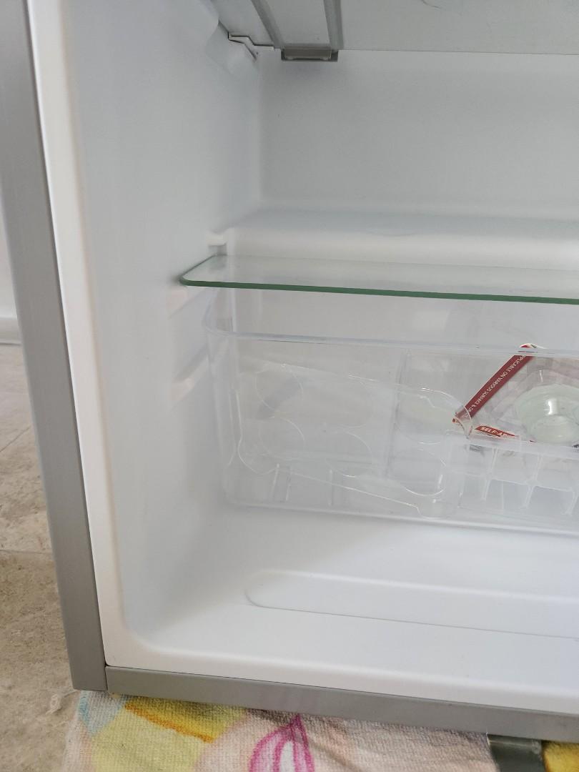 Midea mini fridge, TV & Home Appliances, Kitchen Appliances