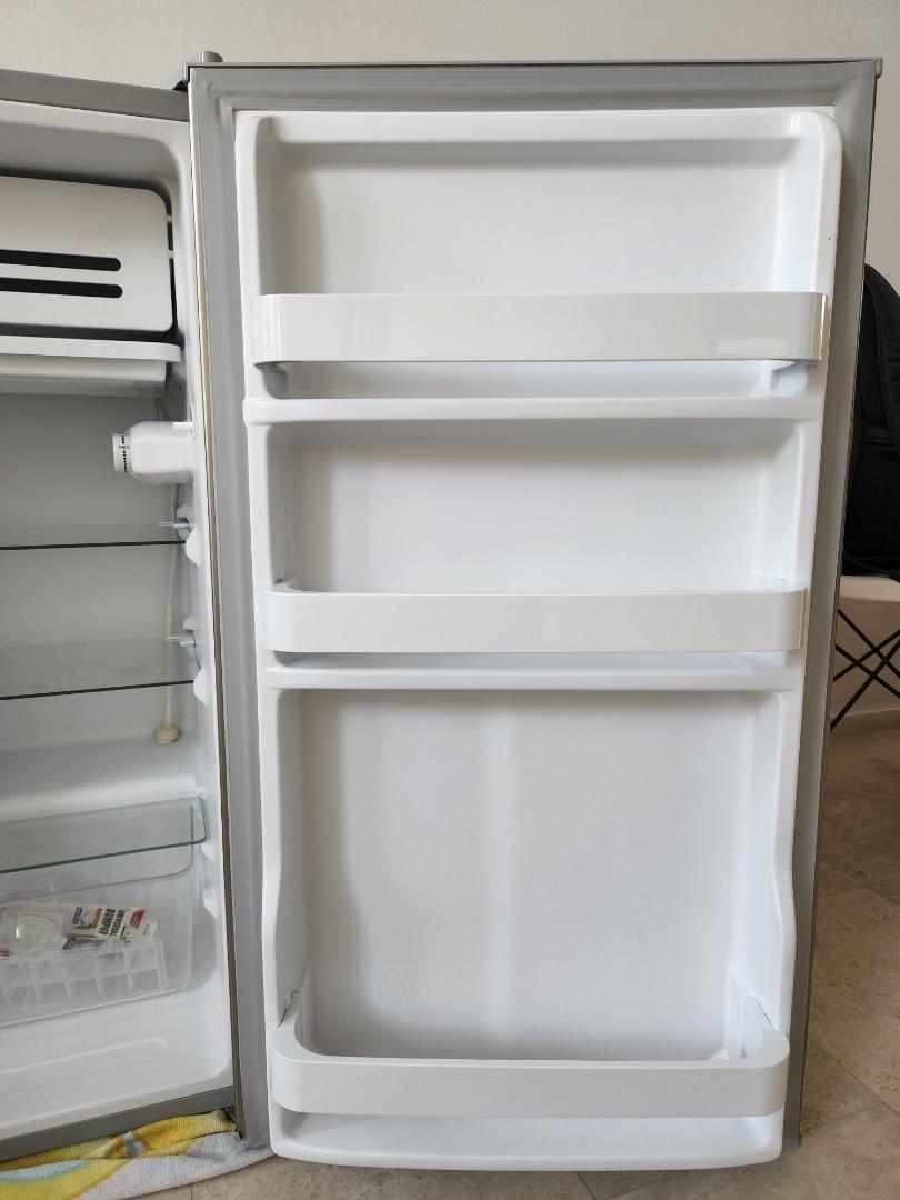 Midea mini fridge, TV & Home Appliances, Kitchen Appliances