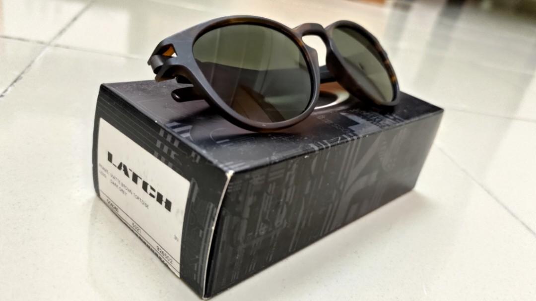 Oakley latch sale woodgrain prizm