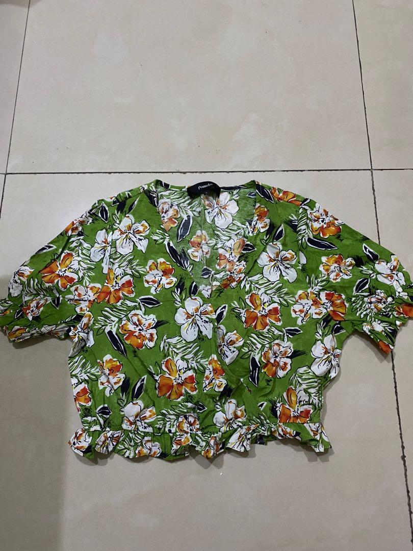 Pomelo Blouse Crop (Category: Blouses) located in Manila. Submitted by beashops (Listing ID 1177802573, Image 1). Description: Pomelo Size: Medium.