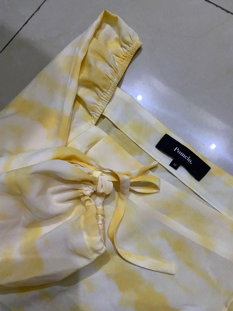 Pomelo Tie Dye Crop Blouse (Category: Blouses) located in Manila. Submitted by beashops (Listing ID 1177803113, Image 2). Description: Pomelo Size: Medium Brand new no tags.