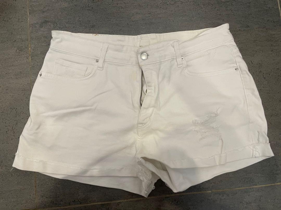 Shorts (Category: Shorts) located in Quezon City. Submitted by EssentialsPh_ (Listing ID 1175022825, Image 1). Description: H&m (L) -200 Nike (XL) - 400 Velvet shorts (L) - 80.
