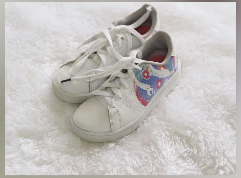 Stan Smith Girls (Category: Babies & Kids Fashion) located in Paranaque City. Submitted by caredforgoods (Listing ID 1177782025, Image 3). Description: Rare design from SG :) US12.5K UK12K.