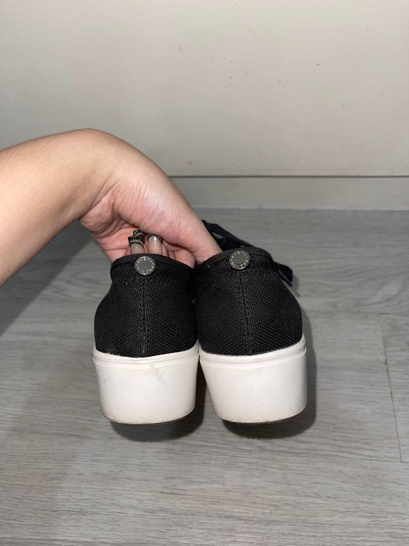 Steve Madden Platform Sneakers W Size 6 (Category: Sneakers) located in Apalit. Submitted by byebyeclutterph (Listing ID 1177730035, Image 3). Description: Bought for 6k Steve Madden in Shangri-La Manila. Worn thrice. No box. Rfs: Too small for me :(.