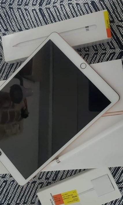 SUPER STEAL IPAD AIR 3 SET (Category: iPad) located in Quezon City. Submitted by izohernandez (Listing ID 1177738909, Image 1). Description: iPad Air 3 SET (22k) • iPad Air 3rd Gen 64GB WiFi • Apple Pencil (Gen1) • Lightning to USB 3 Camera Adapter • All with boxes.