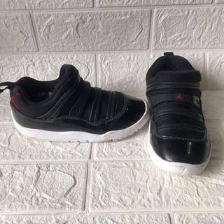 Take all  jordan 11 and crocs