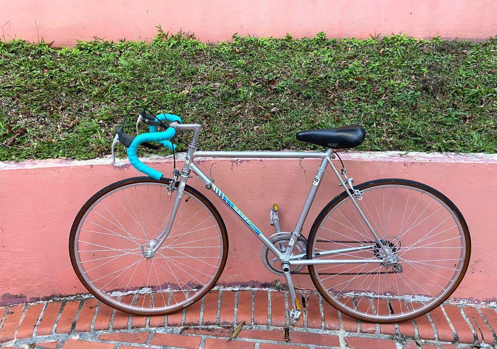 Vintage Shimano aerodynamic road bike