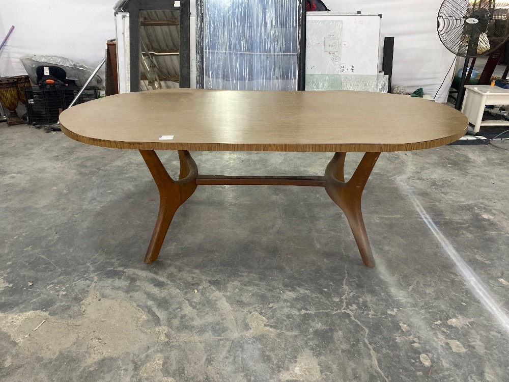 Wooden Oval Shape 10-Seater Dining Table / Meja Makan 10 Tempat Duduk ...