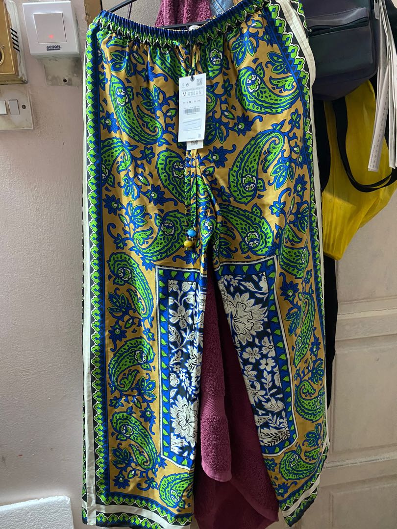Zara Printed Pants, Women's Fashion, Muslimah Fashion, Bottoms on Carousell