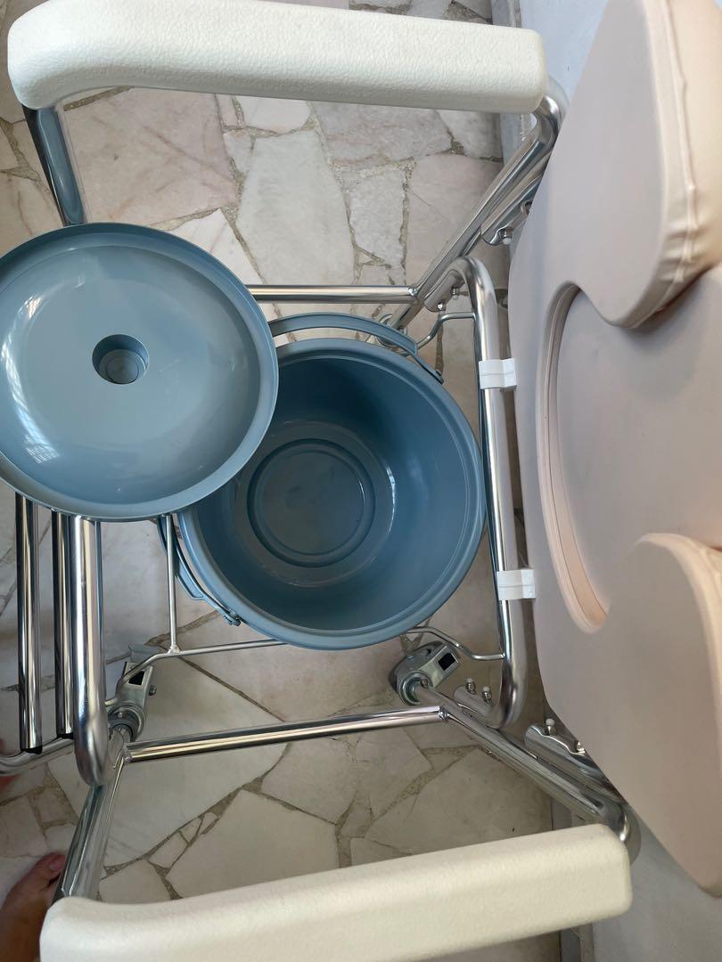 3in1 commode chair can be used for toileting,shower,moving around