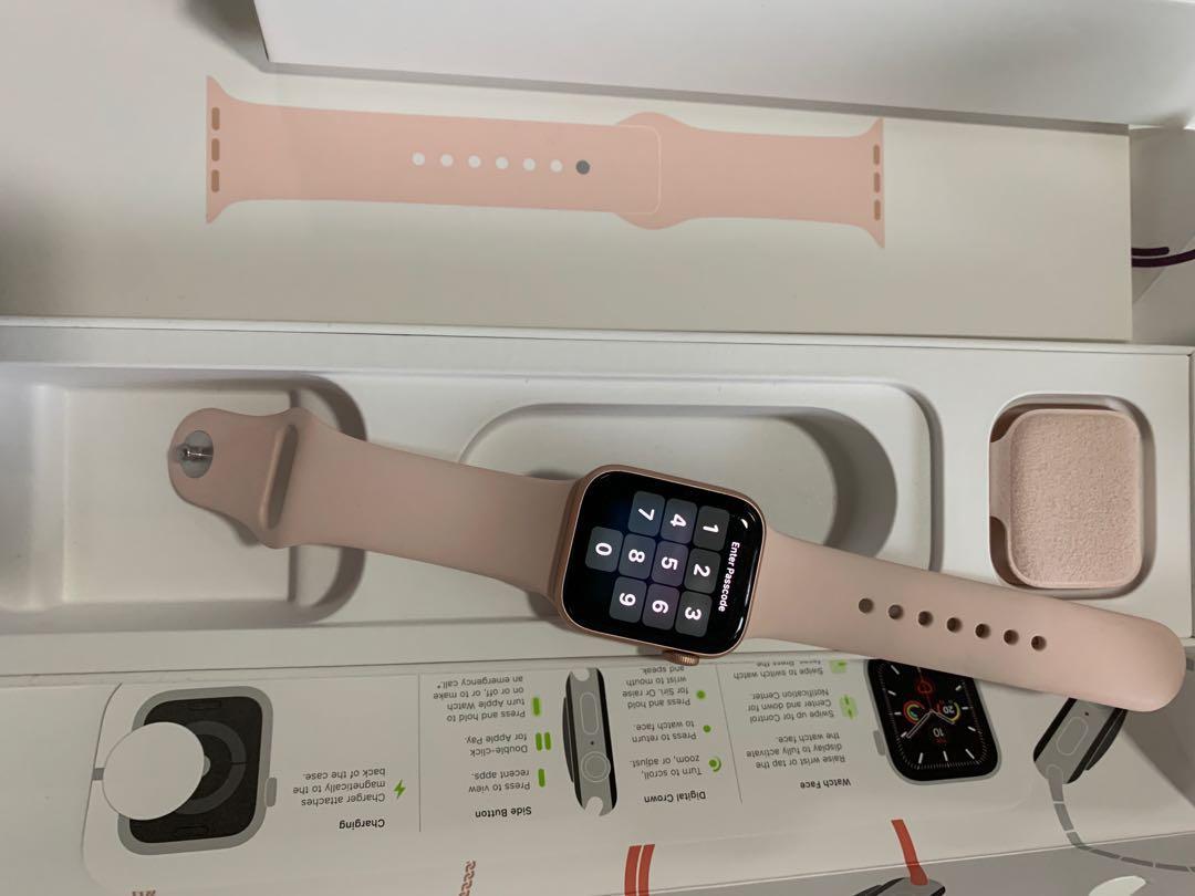 ファッショ Apple apple watch series5 40mmの通販 by みるも's shop 数量限定発売 シャンシャン様専用 アップルウォッチ その他