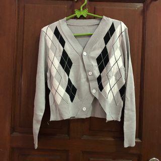 Argyle Grey Black White Knit Cardigan Outerwear Luaran Button abu abu hitam putih lengan panjang
