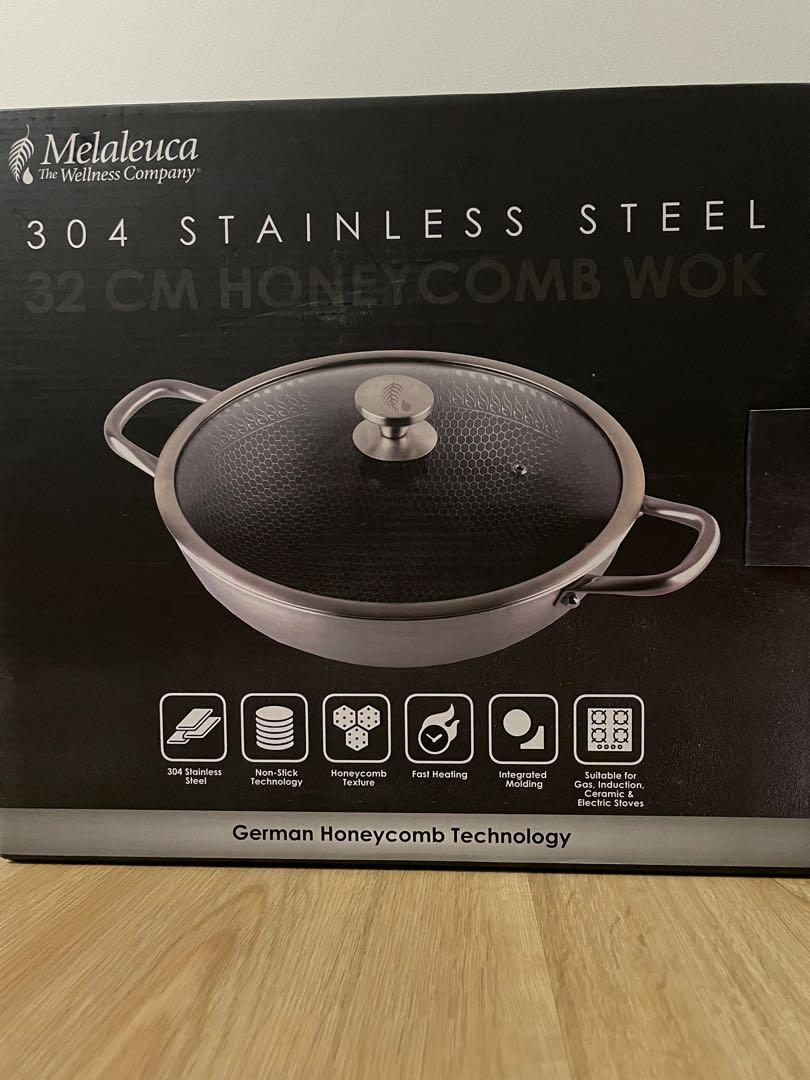 Brand new 32cm wok, Furniture & Home Living, Kitchenware