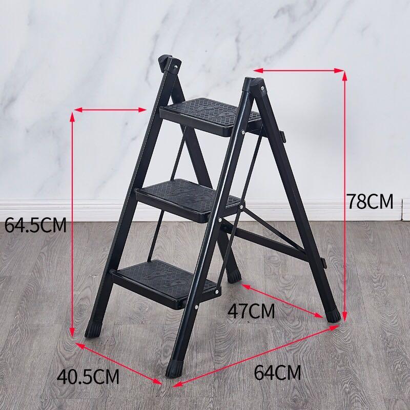 New top folding ladder