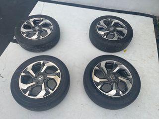 BRV 2018 original mags for sale with bridgestone tires 195 60 16 80% thread    Pick up at Parañaque city Shipment should be shouldered by the buyer