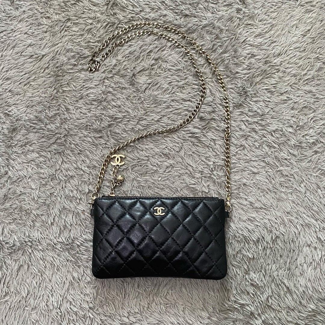 Chanel slingbag, Fesyen Wanita, Tas 