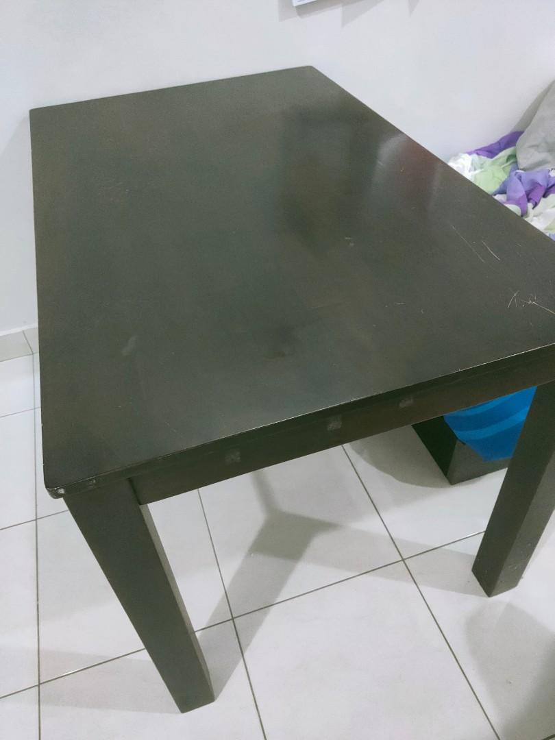 Dining table (Category: Tables & Sets) located in Johor Bahru. Submitted by Huntingdon (Listing ID 1177944837, Image 1). Description: Dark wood dining table. Still in good condition except for some scratches on the top. Arrange for pick up only..