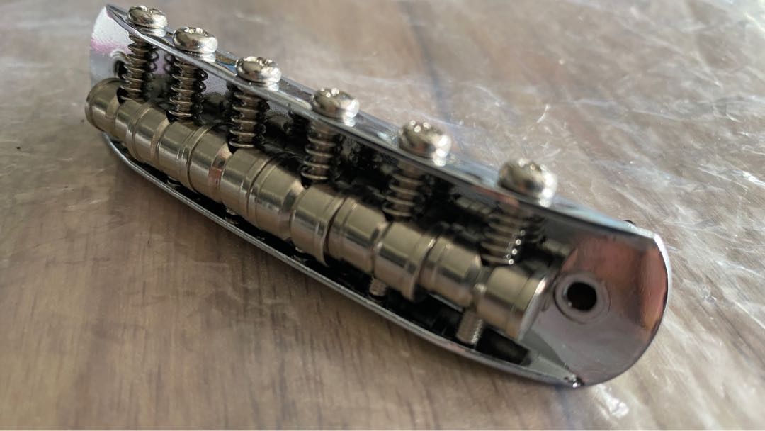 Fender JagStang Solid Bridge Genuine, Hobbies & Toys, Music & Media